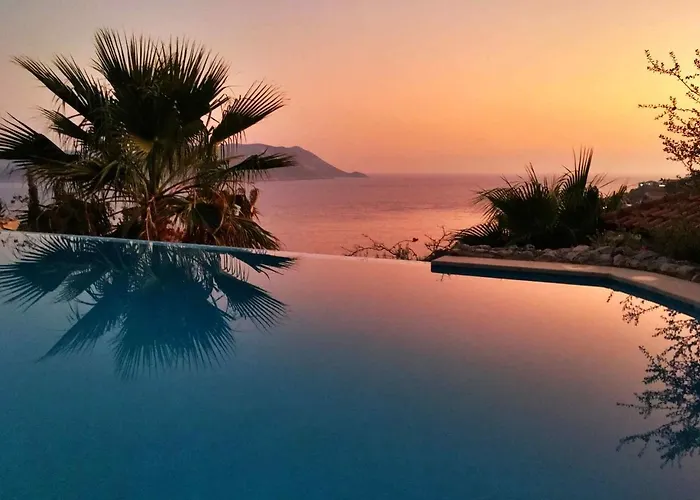 Yarimada Deniz Manzarali Villa Cindy